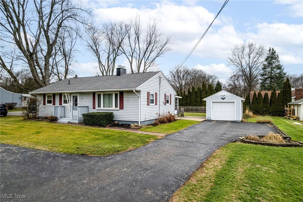 Photo of 122 S Munroe Road, Tallmadge, OH 44278 (MLS # 5180773)