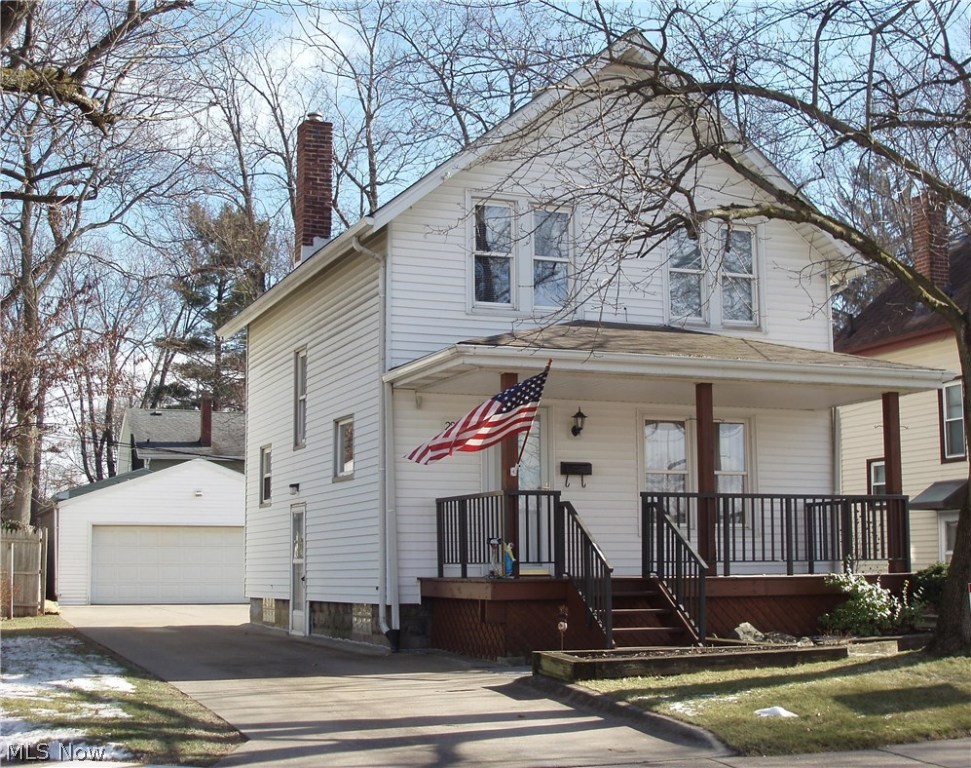 Very well kept 3 Bedroom Colonial. All Appliances stay in the Kitchen. Remodeled Bathroom. extra shower in basement. 2.5 Car block garage with opener.
Concrete Drive... SilverLake Elementary School.
Convenient location to Rt.8