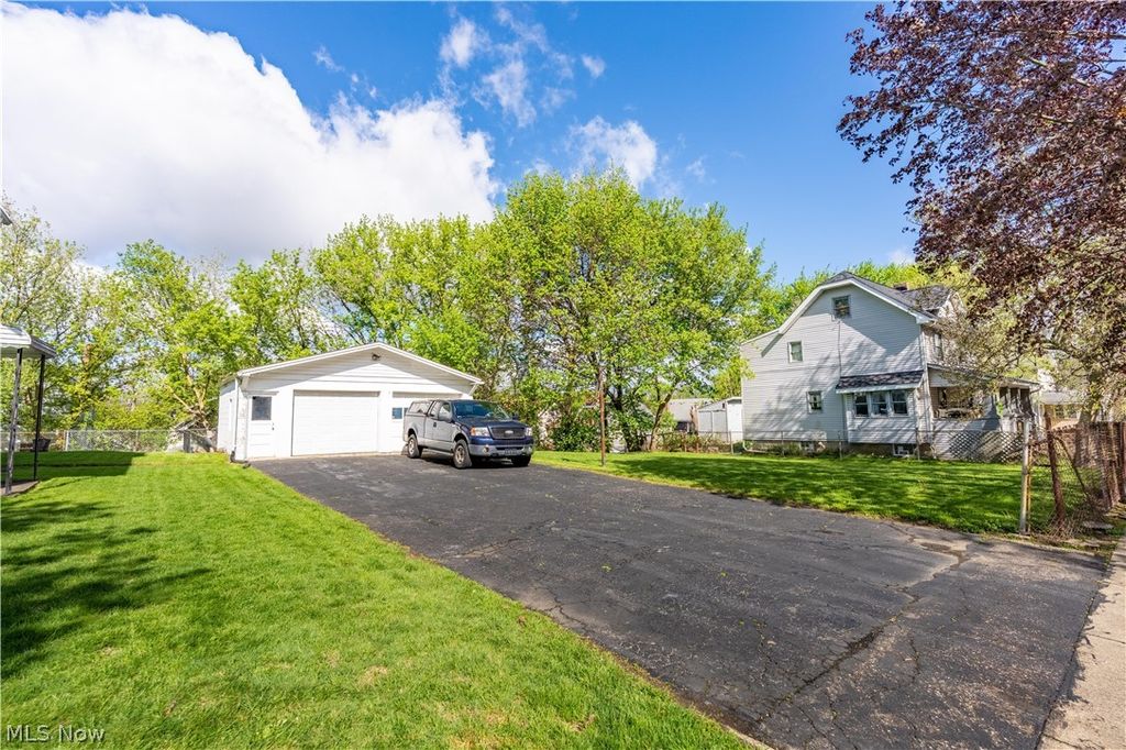 Photo of 296 Kryder Avenue, Akron, OH 44305 (MLS # 5203920)