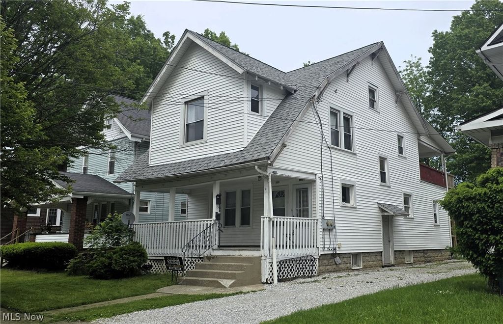 Photo of 339 Hillwood Drive, Akron, OH 44320 (MLS # 5213294)
