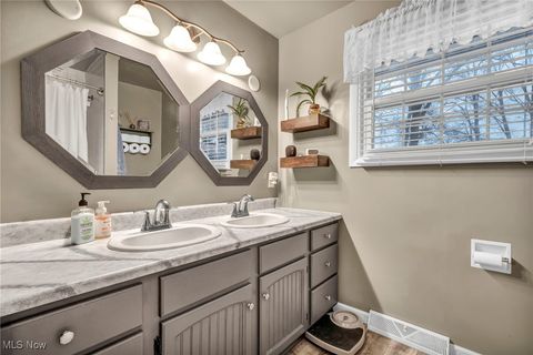 Tiny photo for 214 Beechwood Drive, Wadsworth, OH 44281 (MLS # 5178952)