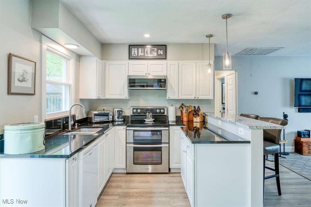 302 Hazelwood Drive, Chagrin Falls, Ohio image 6