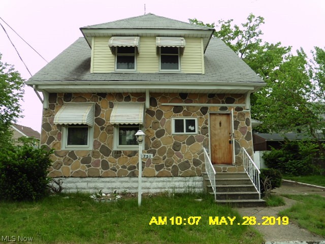 This aluminum sided colonial style home has a formal living and dining room plus a spacious kitchen, 2-3 bedrooms and full bath on the 2nd floor, fenced yard, extra large 3 car garage, could be a great investment opportunity with a little work it would be ready to go. This is an as-is sale, seller will make no repairs.