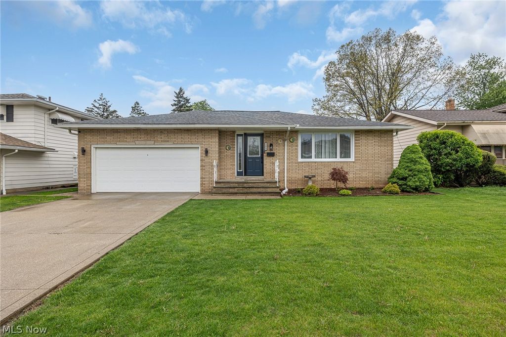 Photo of 12017 Denver Drive, Parma Heights, OH 44130 (MLS # 5198197)
