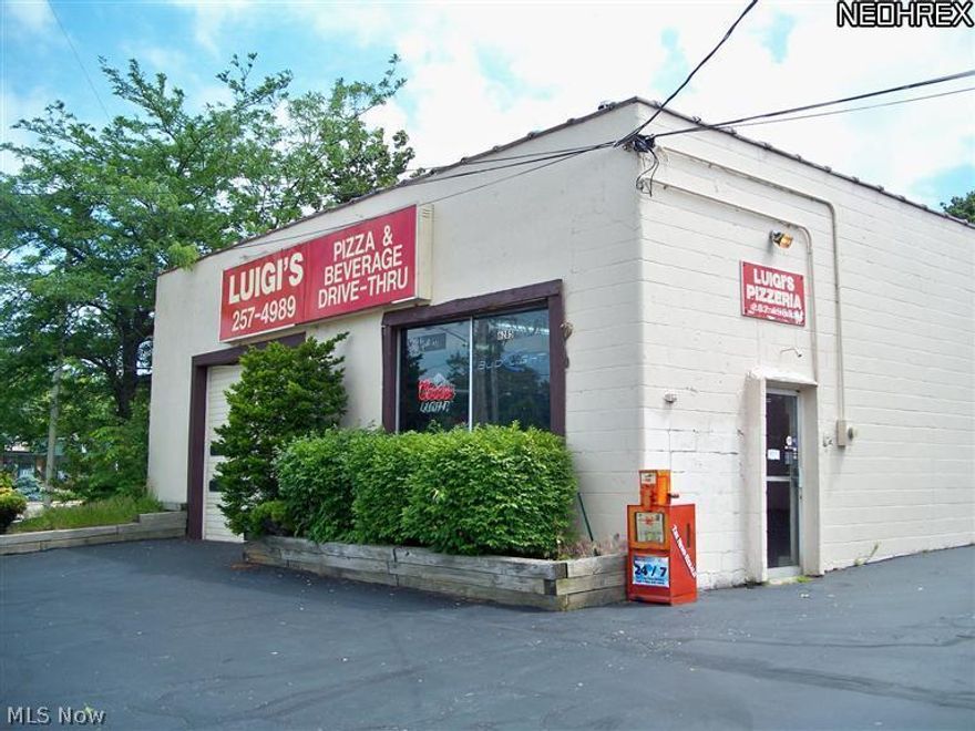 Famous Pizza recipe included in price! Lucrative drive-thru beverage and Pizza delivery! Building ,land, equipment! Owner retiring and passing on a much loved business! Guidance available for smooth transition! C1, C2, D6 licenses transferring with property. Large storage spaces, walk-in cooler, pizza oven, refrigeration, work surfaces, much stainless! Off site catering! Super location and business opportunity! $8,000.-$9,000. a week gross income with room for growth!