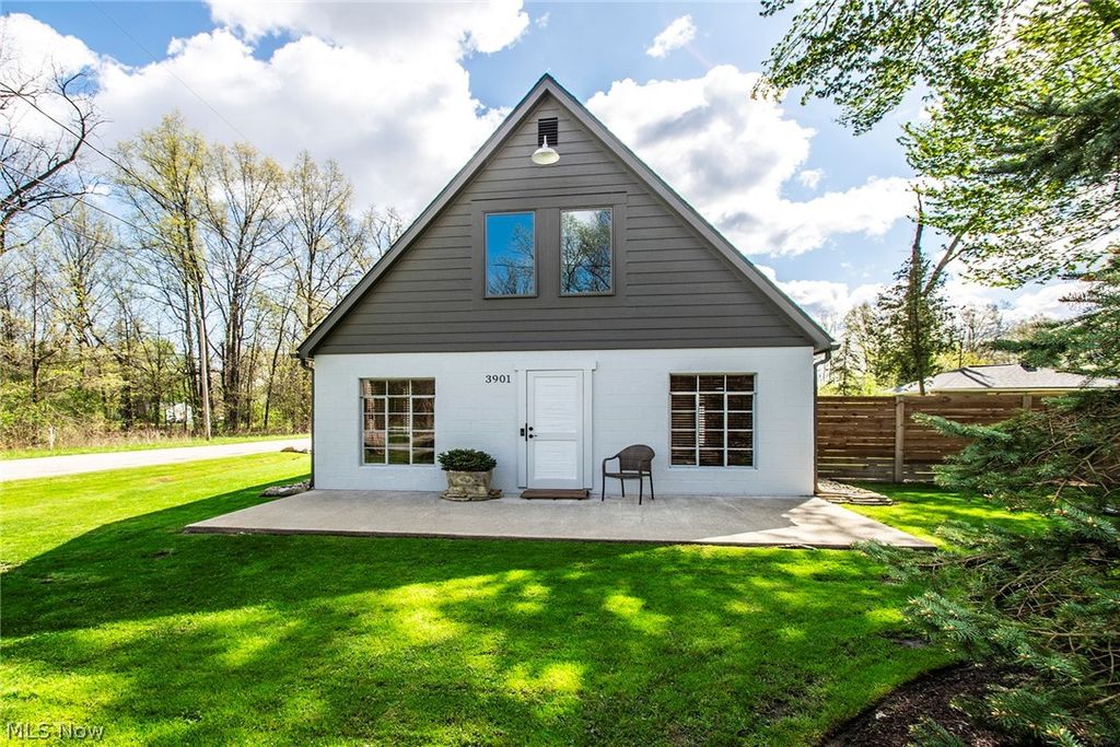 Photo of 3901 Dale Avenue, Lorain, OH 44055 (MLS # 5203005)