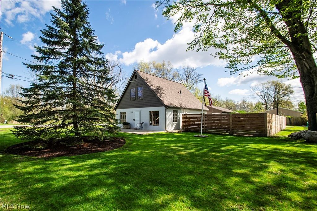 Photo of 3901 Dale Avenue, Lorain, OH 44055 (MLS # 5203005)