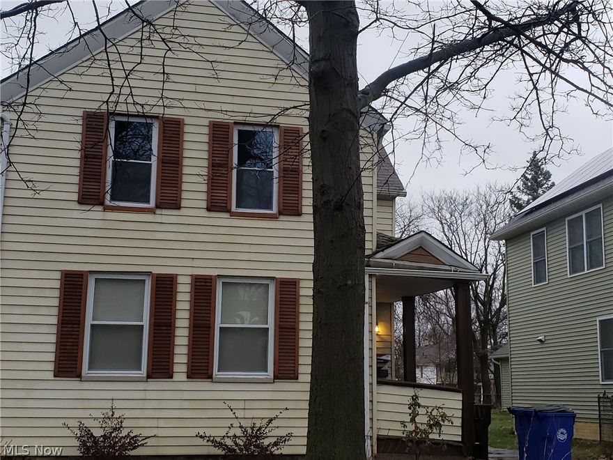 Turnkey duplex in the Slavic Village neighborhood grossing $1250 per month. Front Unit is 3 bed 2 bath Back Unit is 1 bed 1 bath.