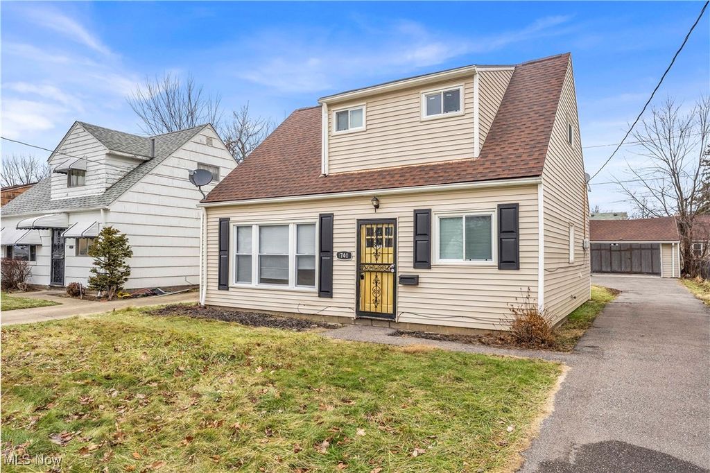 Photo of 17401 Wayne Drive, Cleveland, OH 44128 (MLS # 5183412)