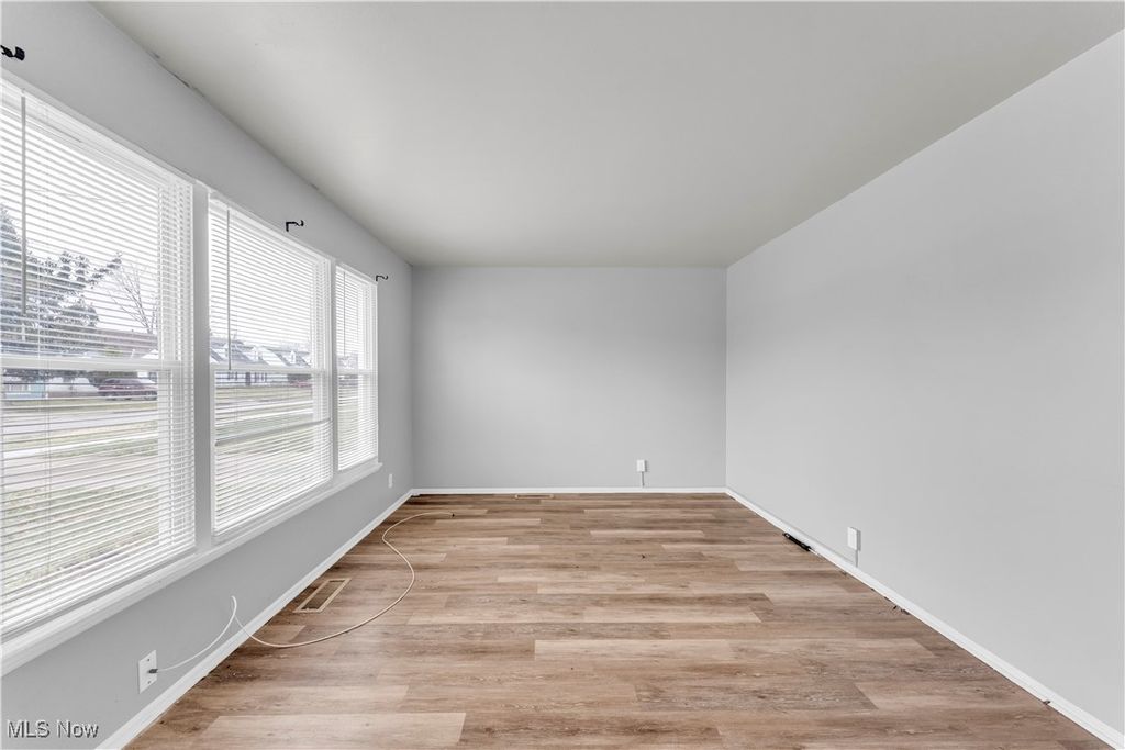 Photo of 17401 Wayne Drive, Cleveland, OH 44128 (MLS # 5183412)