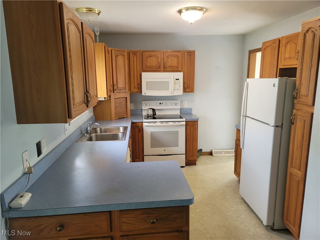 736 Thornwood Street, Elyria, Ohio image 8