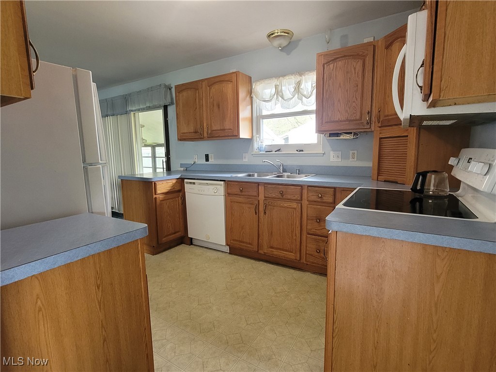 736 Thornwood Street, Elyria, Ohio image 7
