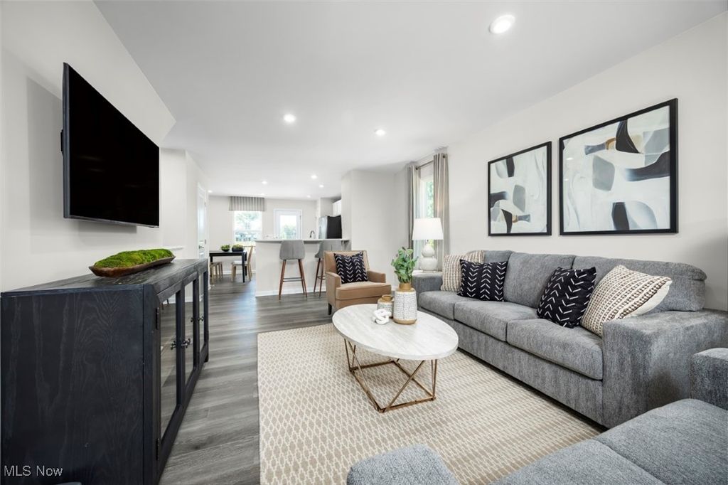 Photo of 4 Sea Glass Lane, Mentor, OH 44060 (MLS # 5184590)