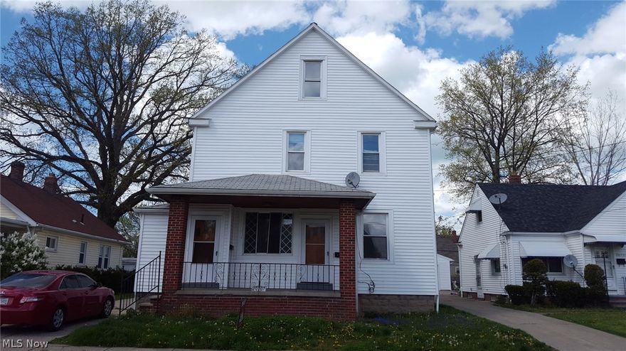Must see renovated duplex. 1st unit/1st floor currently paying $850/month rent; 2nd unit vacant.  Buy this duplex and one tenant is paying most of the mortgage!  A great investment; rent both units for $850/month.