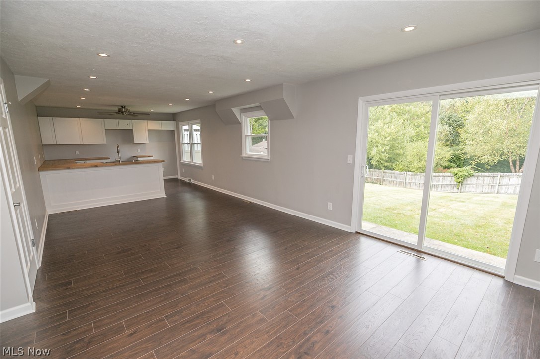North Portage Path Est - Residential