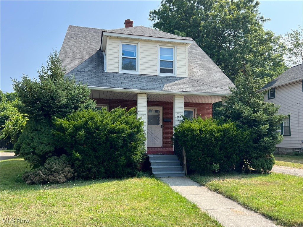 Welcome to 1365 Craneing Rd – a charming 3-bedroom, 1-bath home in a desirable Wickliffe neighborhood. This property offers a functional layout, spacious living area, and a private backyard. Located just minutes from schools, parks, shopping, and highway access, it’s ideal for homeowners or investors looking for a solid opportunity in a great location.
Don’t miss your chance to make this home yours – schedule your showing today!