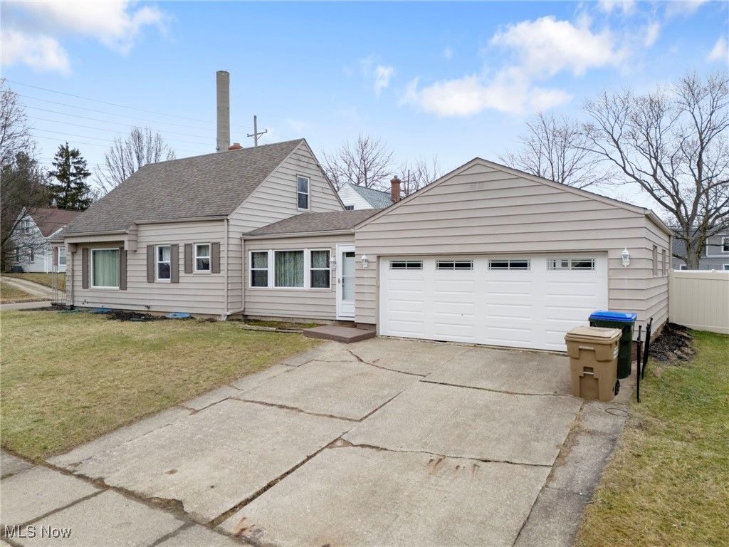 Photo of 2690 Maitland Avenue, Cuyahoga Falls, OH 44223 (MLS # 5181874)