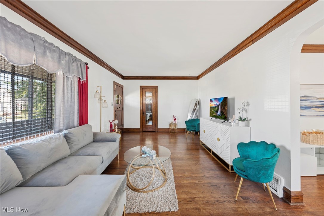 7115 Hampstead Avenue