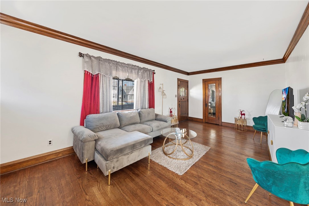 7115 Hampstead Avenue