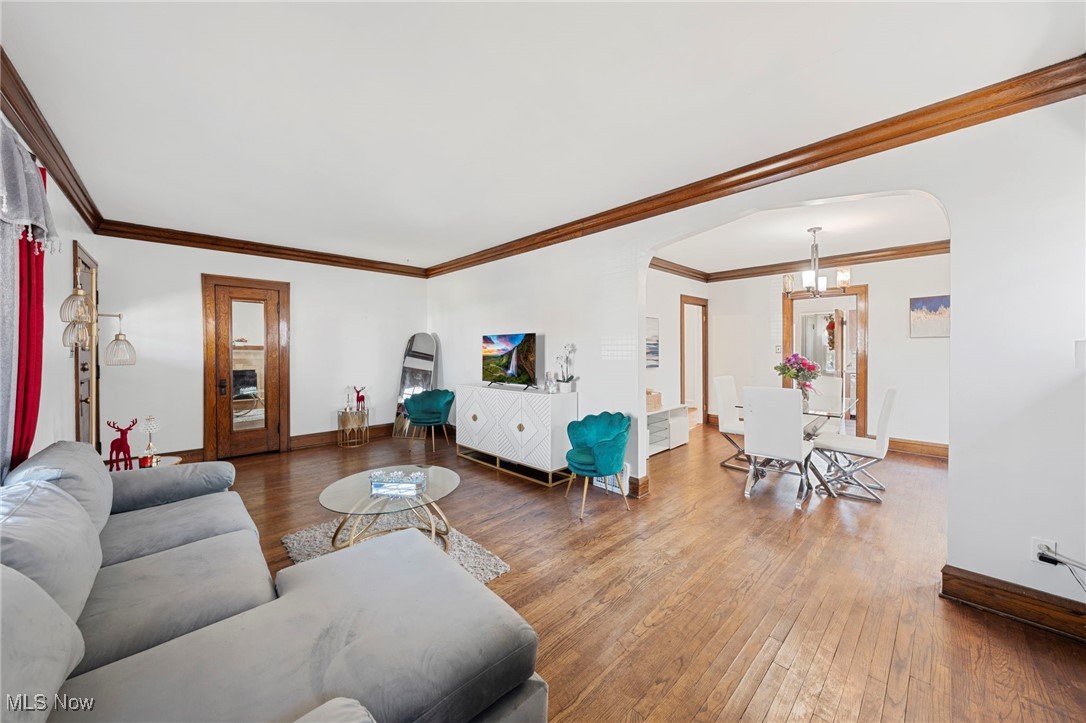 7115 Hampstead Avenue