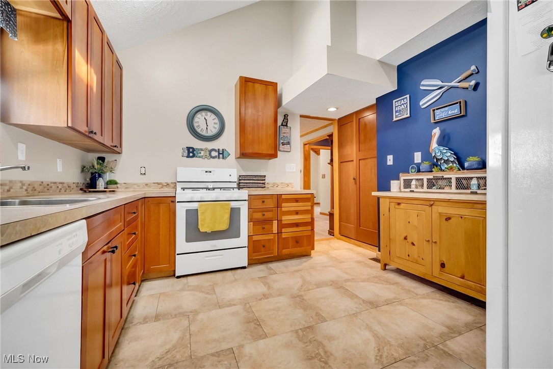 184 Brookshore Drive, Chippewa Lake, Ohio image 3