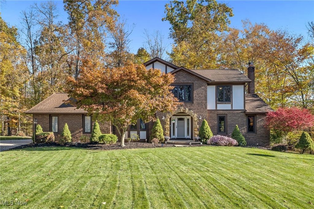 Photo of 10066 Gatewood Drive, Brecksville, OH 44141 (MLS # 5180051)