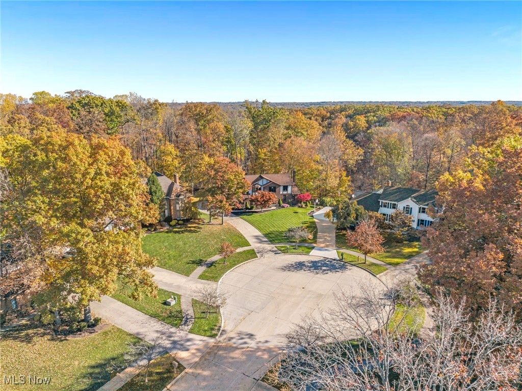 Photo of 10066 Gatewood Drive, Brecksville, OH 44141 (MLS # 5180051)