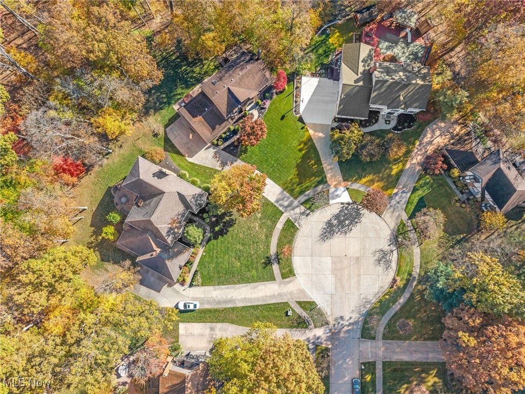 Photo of 10066 Gatewood Drive, Brecksville, OH 44141 (MLS # 5180051)