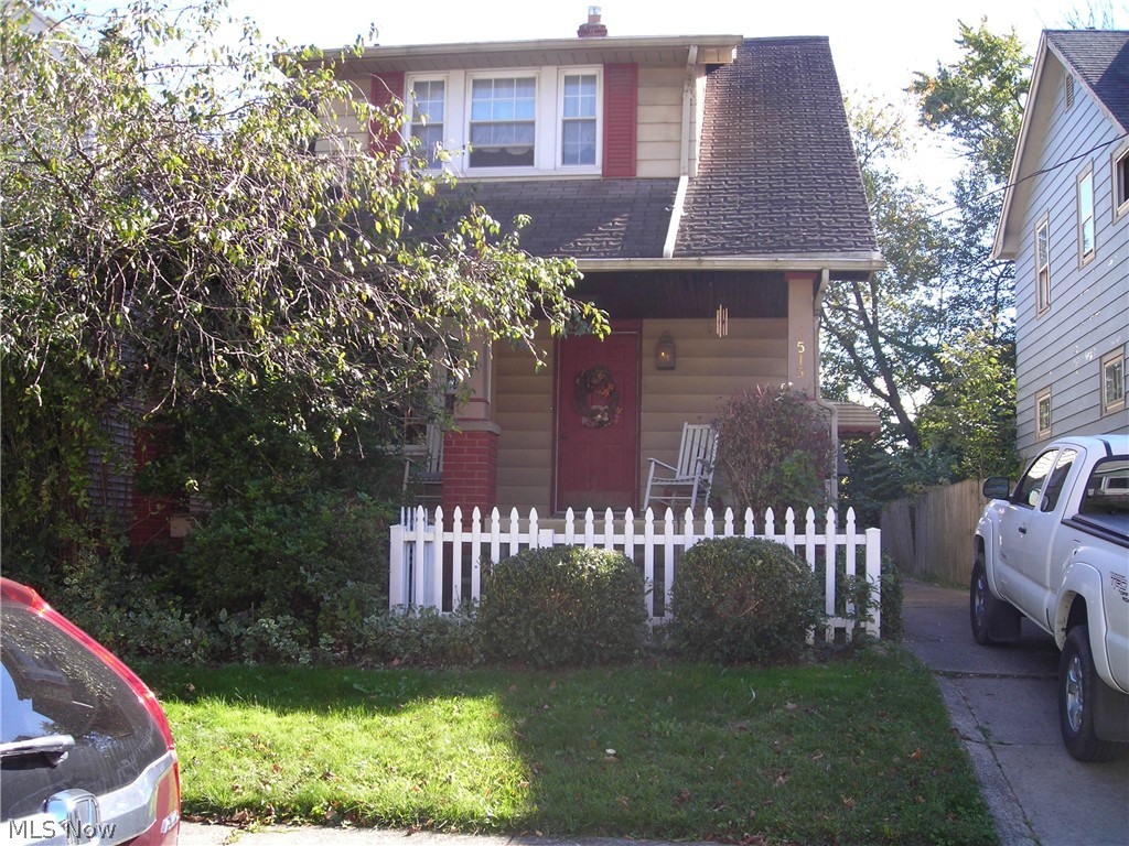 All natural woodwork, 3 bedrm Colonial w/Aluminum siding, updated windows, glass block windows in basement. Classic built-in china cabinets, original hardwood floors under carpet, large 6x7 pantry, bonus rm off kitchen. House has a lot of character, but needs a little TLC to bring it back to its original beauty. Close to Tremont & Jennings freeway (I-76).