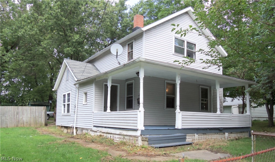 Welcome to 129 W. Oak Street in Kent! Great opportunity to stop renting and start owning! Would also be a great investment opportunity to borrow at low interest rates and collecting rent income! Very close to the Kent State and everything downtown Kent has to offer. 4 bedroom, 1 bathroom colonial with freshly painted white kitchen and first floor laundry! Spacious yard with part of the backyard outlined by a full privacy fence. Some of the recent updates include the roofing, plumbing and wiring! Don't wait until the sold sign is in the yard! Call today to schedule your personal tour and see what opportunity exists for you!