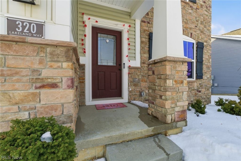 Photo of 320 Lakeland Way, Aurora, OH 44202 (MLS # 5187145)