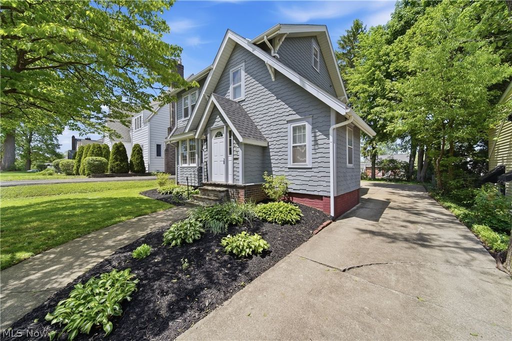 Photo of 213 33rd Street NW, Canton, OH 44709 (MLS # 5212161)