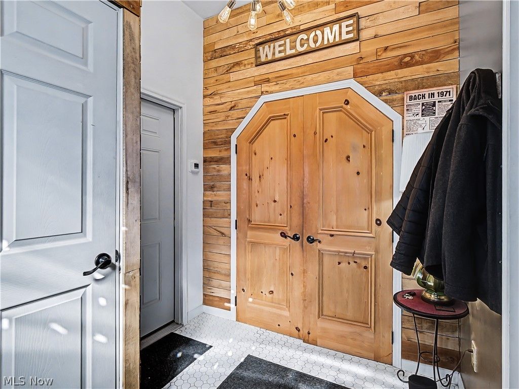 Photo of 37931 Vine Street, Willoughby, OH 44094 (MLS # 5190238)