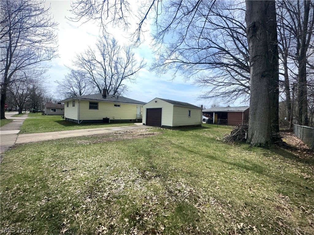 Photo of 3106 Northwest Boulevard NW, Warren, OH 44485 (MLS # 5198418)