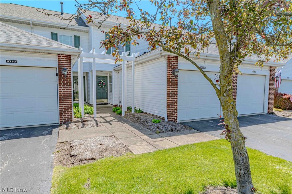 Photo of 6735 Columbine Court, Middleburg Heights, OH 44130 (MLS # 5207811)