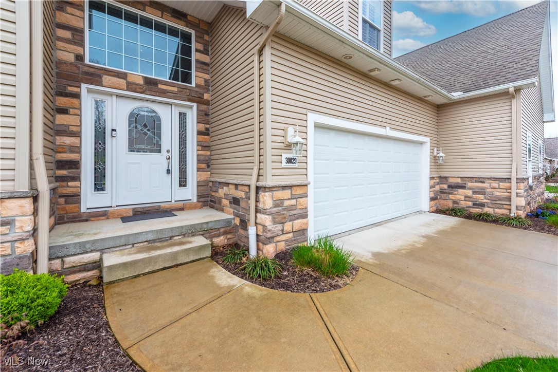 30029 Shadow Creek Drive #34, Westlake, Ohio image 3