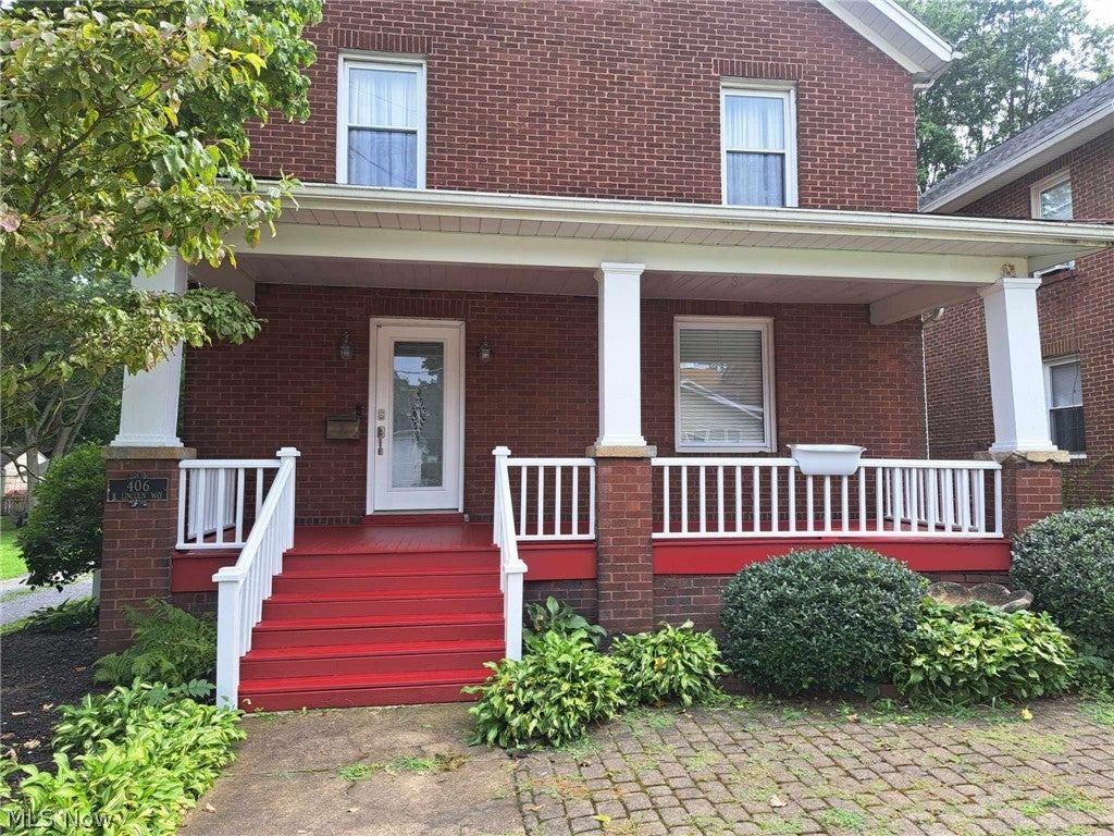 406 E Lincoln Way
