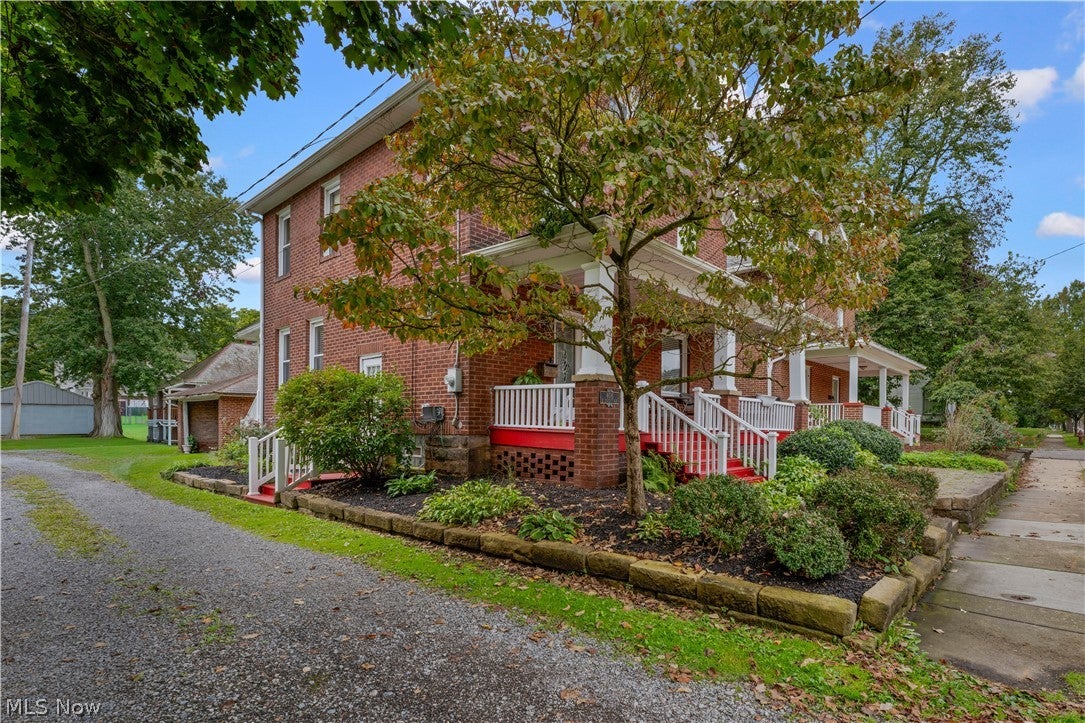406 E Lincoln Way