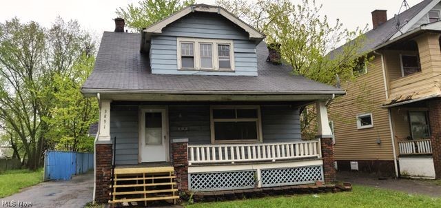 Large 3 bedroom and 1 bath single family. Fully fenced spacious back yard, with large deck for entertaining. Front porch and much more! Come and make it your own! This is a Fannie Mae Property.