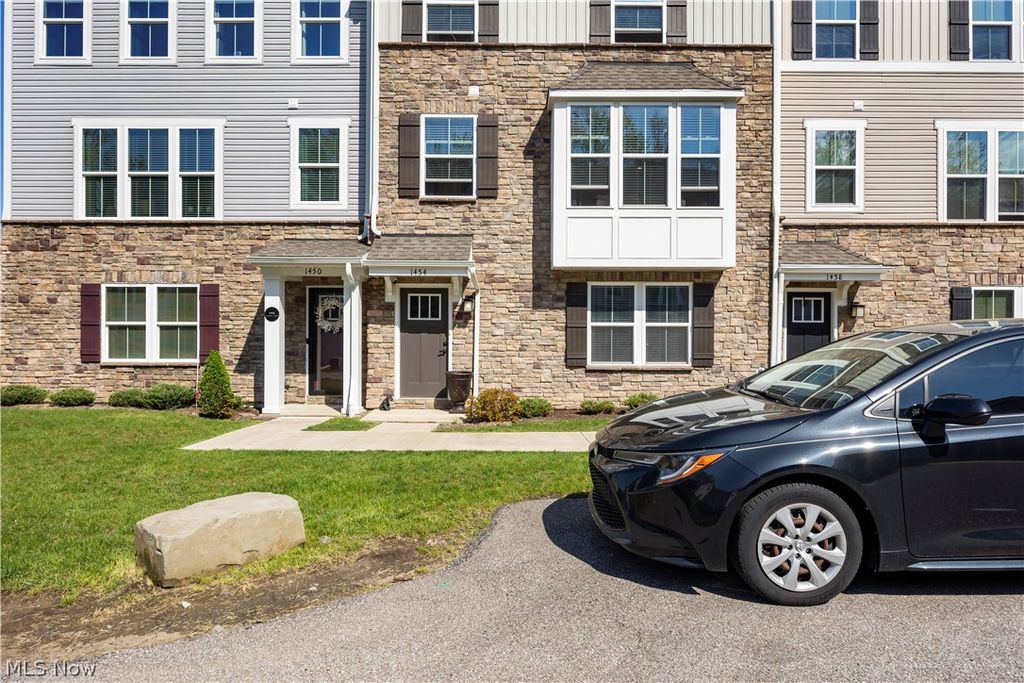 Photo of 1454 Caymus Court, Avon, OH 44011 (MLS # 5204211)