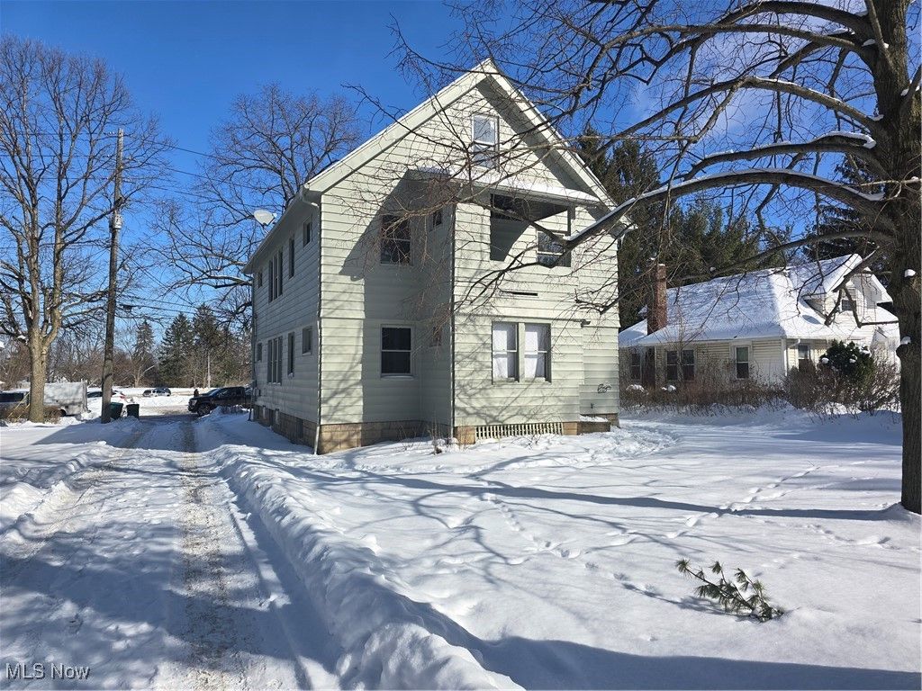 Photo of 14512 Granger Road, Maple Heights, OH 44137 (MLS # 5184636)