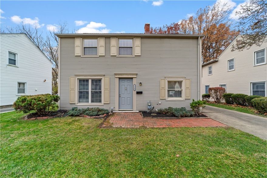 Massive Great Room and living room. 2 car garage.  All new kitchen appliances.

3 bedroom
2 full baths
1,940 total square feet