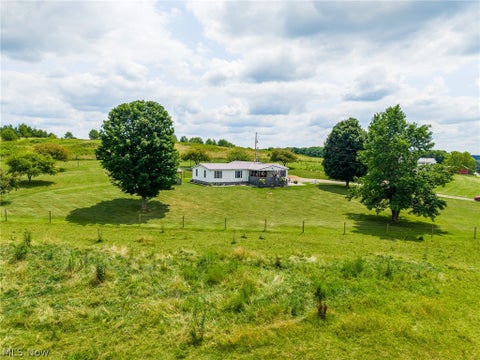 Homes For Sale - 9182 Berry Road<br/> Carroll County, Kensington, OH 43986