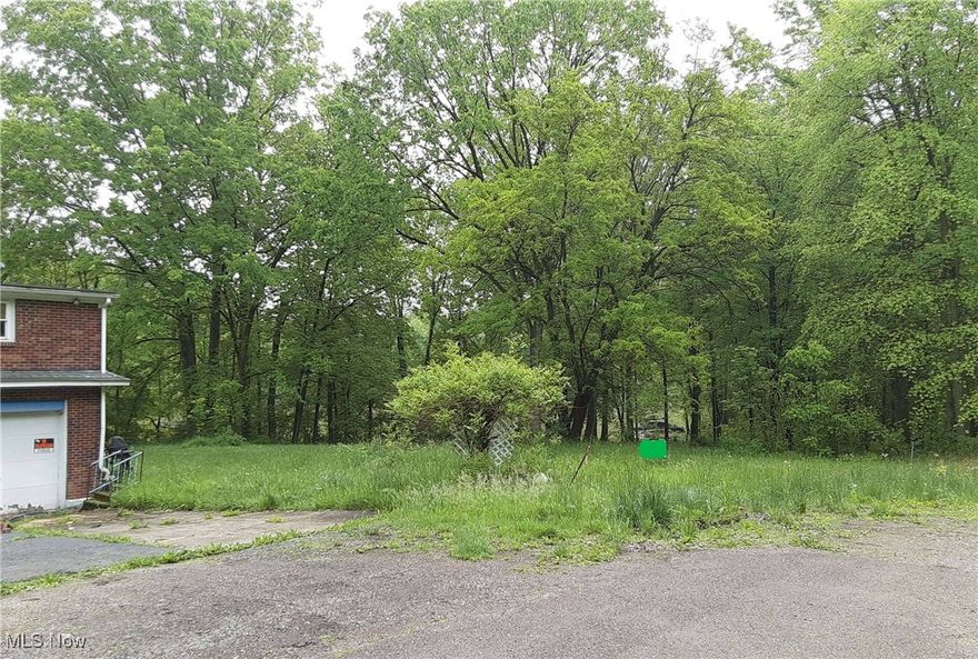 Waterfront lots on Lakeview St., Lake Milton, Mahoning County, Ohio, 44429, 51-078-0-023.00-0, 51-078-0-024.00-0, at the dead end on Lakeview St.