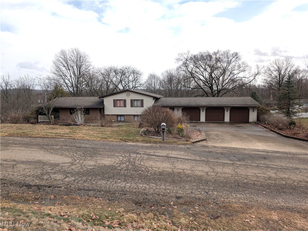 1723 N Hill Road, Dover, Ohio image 4