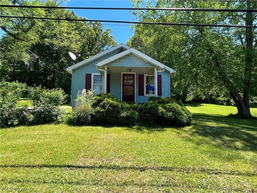 Charming ranch home siting on just over an acre and offers a slice of Country living but is just minute away from town. This home offers compete first floor living with the bedroom, dining room, kitsch, and living room all on one floor. The previous bedroom was opened up as part of the living room but it could easily be converted back to a bedroom or small office/study. New Laminate flooring has been recently installed. Showings between 9am-6:30 only.