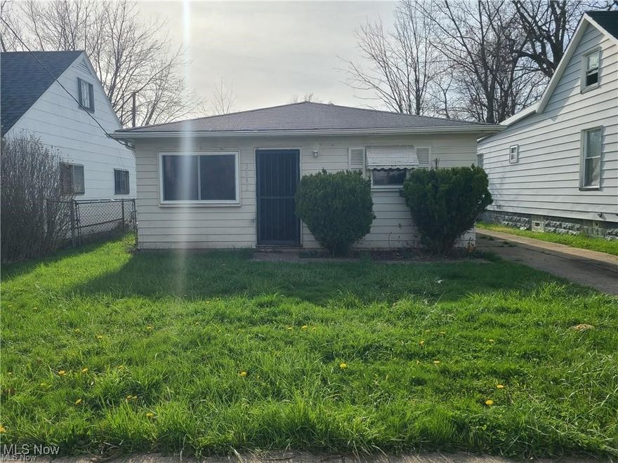 This great 3-bedroom, 1 bath Ranch. Can be a great home for any family or even a great Investment property,  It is priced to sell and won't last long. It is a must see. Schedule your showing today.