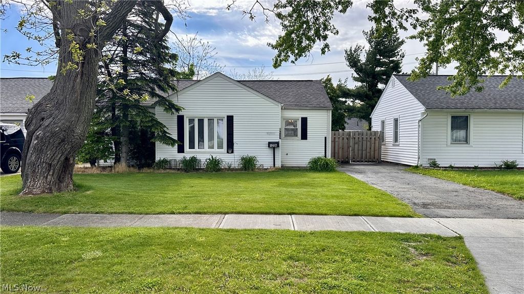 Photo of 1206 Genesee Avenue, Mayfield Heights, OH 44124 (MLS # 5208734)