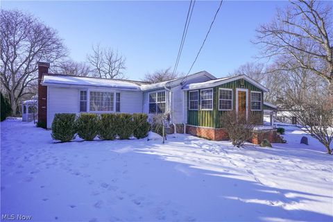 1554 Woods Road Akron OH 44306