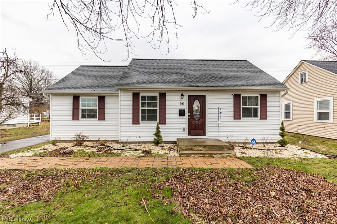 Welcome to this beautiful, move-in ready ranch. Wake up with a smile every day in this well maintained charming home. Great place to raise your family. This home is conveniently located near park/restaurants/grocery/shopping with quick freeway access! Don't miss your opportunity to make this home your own!
